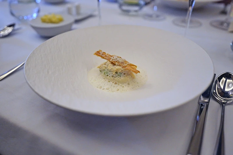 集各式黃豆製品於一盤的菜式。