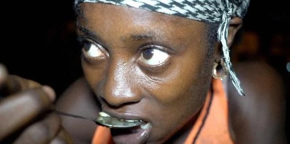 賴比瑞亞前童兵萊福帝，現以賣身為工作賺取伙食費