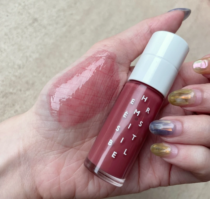 HERMÈSISTIBLE 滋養潤唇油系列 05 Rose Kola 可樂果玫瑰調,NT1,800 HERMÈSISTIBLE 滋養潤唇油系列 05 Rose Kola 可樂果玫瑰調,NT1,800