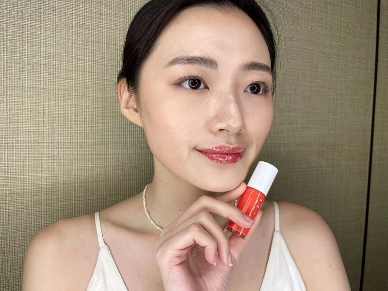 HERMÈSISTIBLE 滋養潤唇油系列 02 Corail Bigarade 苦橙珊瑚調 試色 HERMÈSISTIBLE 滋養潤唇油系列 02 Corail Bigarade 苦橙珊瑚調 試色