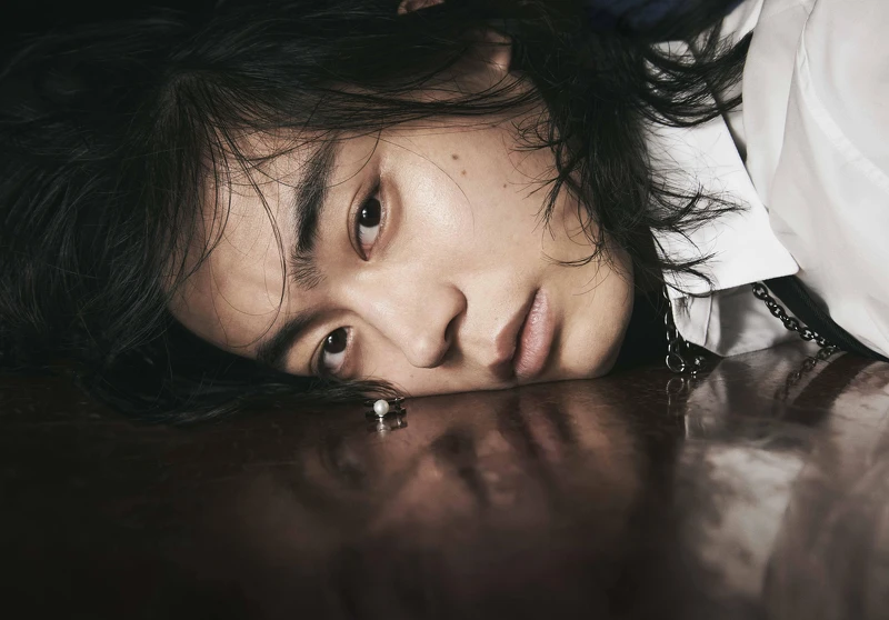 Mikimoto黑色珍珠+黑銠塗層的全新Passionior系列珠寶,由日本奧斯卡影帝菅田將暉演繹的形象廣告