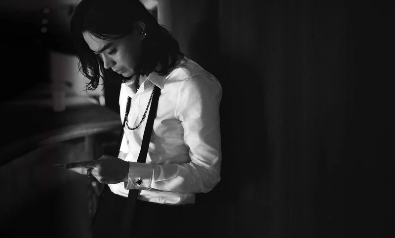 Mikimoto黑色珍珠+黑銠塗層的全新Passionior系列珠寶,由日本奧斯卡影帝菅田將暉演繹的形象廣告