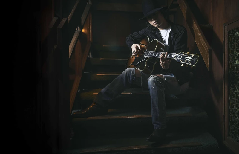 Mikimoto黑色珍珠+黑銠塗層的全新Passionior系列珠寶,由日本奧斯卡影帝菅田將暉演繹的形象廣告