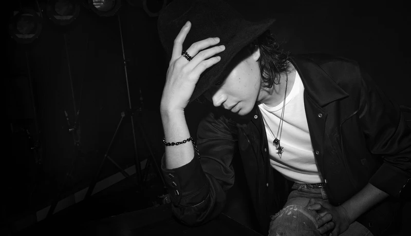 Mikimoto黑色珍珠+黑銠塗層的全新Passionior系列珠寶,由日本奧斯卡影帝菅田將暉演繹的形象廣告