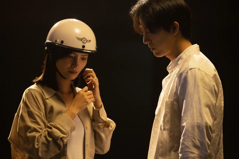 吳子霏(左)、邱昊奇在〈請別愛我〉詮釋戀愛中的起承轉合 吳子霏(左)、邱昊奇在〈請別愛我〉詮釋戀愛中的起承轉合