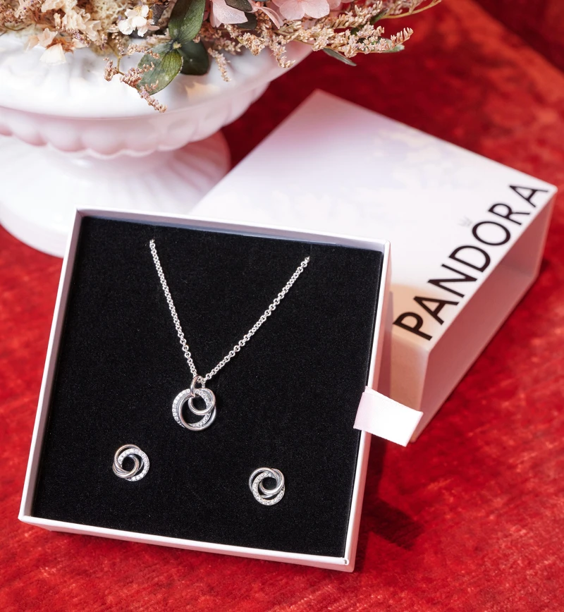 PANDORA 2022母親節限定優惠套組(永恆親情圓環耳環+項鍊)，特價NT3,980 原價NT4,960(即日起至5月25日)
