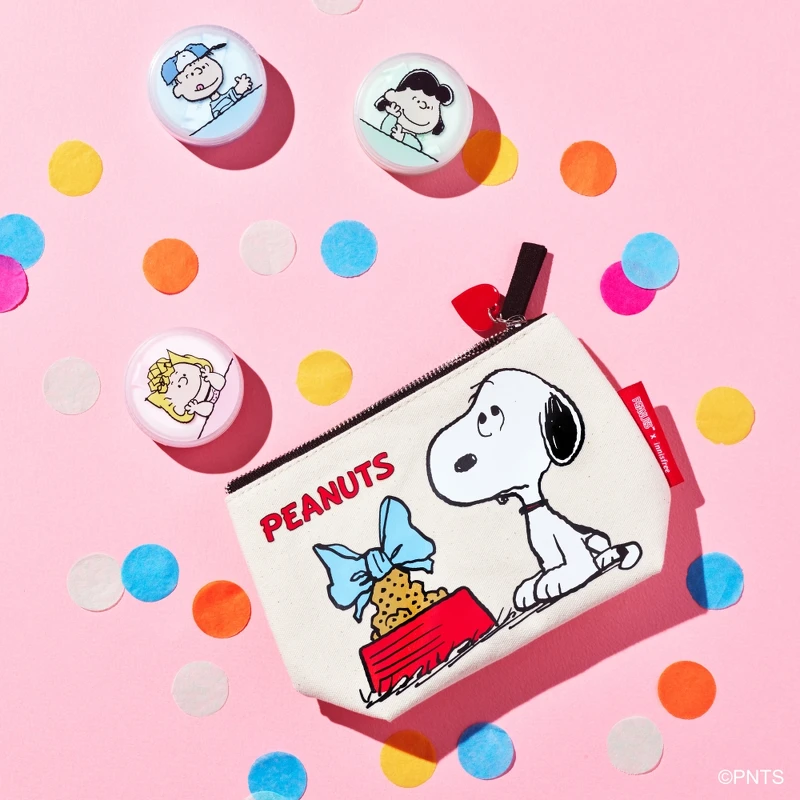 2022 innisfree x Peanuts限量滿額贈-史努比厭世化妝包。
