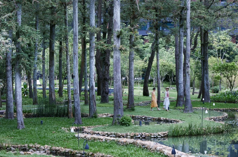 谷關終年氣候宜人,氣溫也相較台北有攝氏五度之差。 谷關終年氣候宜人,氣溫也相較台北有攝氏五度之差。