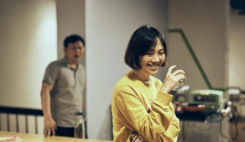 資深舞台劇演員杜思慧（右）與吳世偉在舞台劇《婚內失戀》飾演夫妻