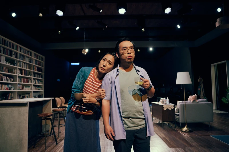 張詩盈（左）與陳彥達在舞台劇婚內失戀詮釋一對結婚15年的夫妻