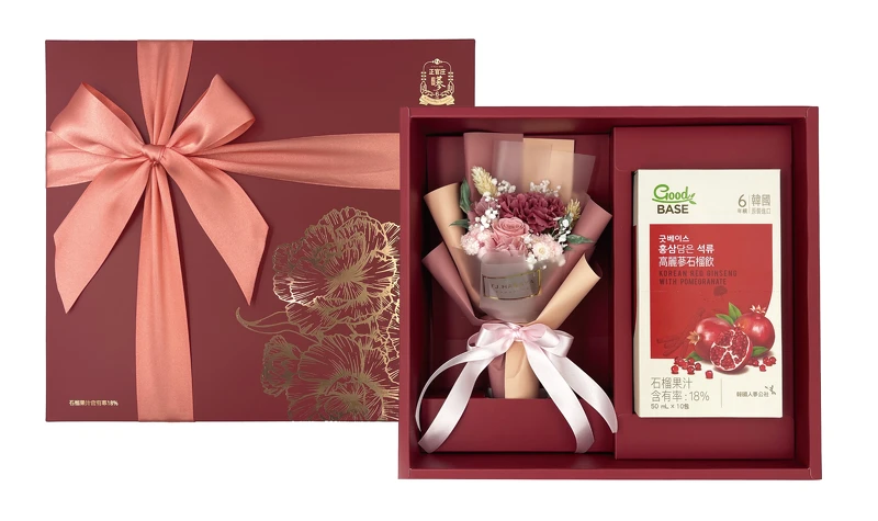 門市獨家限量「蔘愛媽咪永生花禮盒」精心選用日本進口永生康乃馨,讓媽媽感受浪漫的愛,還可以用高麗蔘石榴飲維持氣色紅潤,包準讓媽媽眉開眼笑! 門市獨家限量「蔘愛媽咪永生花禮盒」精心選用日本進口永生康乃馨,讓媽媽感受浪漫的愛,還可以用高麗蔘石榴飲維持氣色紅潤,包準讓媽媽眉開眼笑!