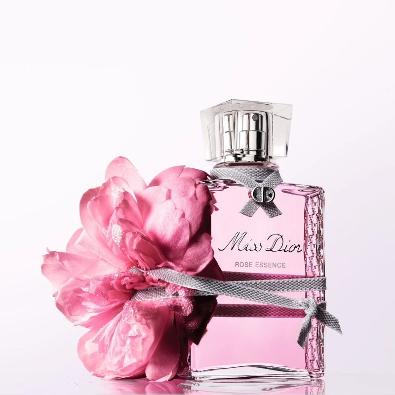 迪奧Miss Dior 玫瑰珍釀香氛情境圖。 迪奧Miss Dior 玫瑰珍釀香氛情境圖。