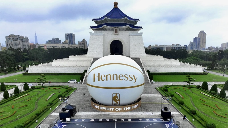 軒尼詩先前打造全球唯一「NBA聯名巨型籃球地景」