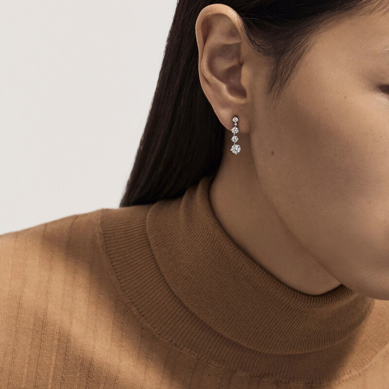 DE BEERS Arpeggia系列單行鑽石耳環 DE BEERS Arpeggia系列單行鑽石耳環