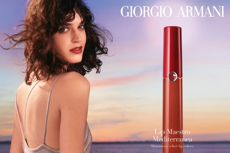 亞曼尼奢華絲絨訂製唇萃地中海燦光系列形象圖。 亞曼尼奢華絲絨訂製唇萃地中海燦光系列形象圖。