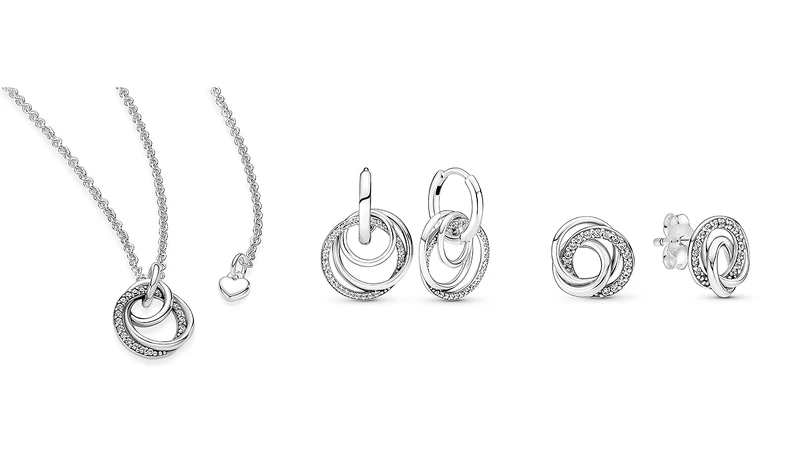 永恆親情圓環吊墜項鏈 NT$2,880、永恆親情圓環耳環 NT$3,280、永恆親情圓環針式耳環 NT$2,080。 永恆親情圓環吊墜項鏈 NT$2,880、永恆親情圓環耳環 NT$3,280、永恆親情圓環針式耳環 NT$2,080。