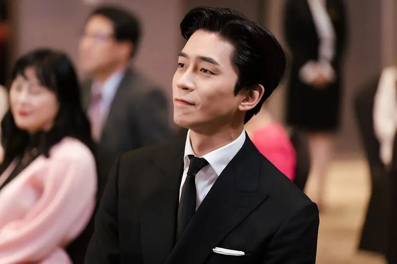 《Dr. Lawyer》申成祿 飾演 傑登·李 《Dr. Lawyer》申成祿 飾演 傑登·李