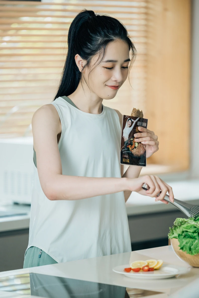 由百萬美食 Youtuber 千千擔任形象代言人。