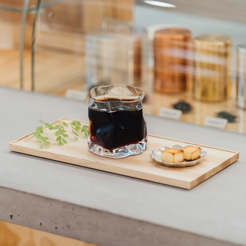 乘載餐點的器物也都經過精挑細選。