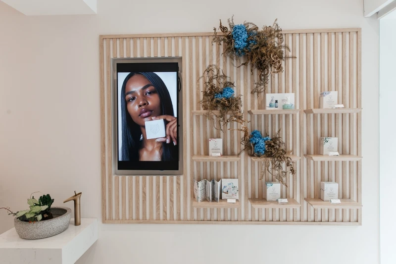 Snow Fox台灣首間實體門市天母店明星商品面膜牆。 Snow Fox台灣首間實體門市天母店明星商品面膜牆。