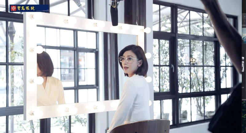 戴上多焦眼鏡的賈靜雯無論遠近都「看起來」從容自在。〔圖/寶島眼鏡〕 戴上多焦眼鏡的賈靜雯無論遠近都「看起來」從容自在。〔圖/寶島眼鏡〕