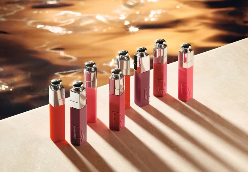 2022全新DIOR迪奧癮誘沁涼水唇露情境圖。 2022全新DIOR迪奧癮誘沁涼水唇露情境圖。