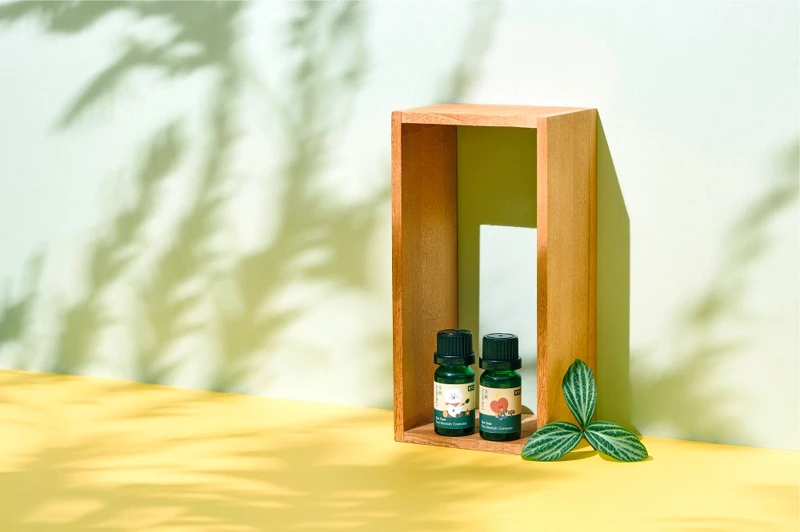 NARUKO茶樹痘印美白寶情境圖(TATA+RJ)。