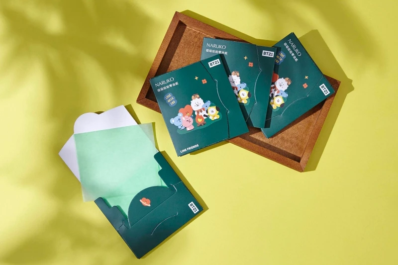 NARUKO BT21吸吸哈哈零油紙情境圖。 NARUKO BT21吸吸哈哈零油紙情境圖。
