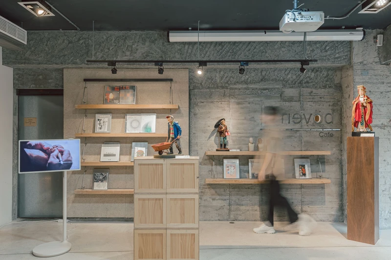 浮相與boven雜誌圖書館合作選書，從書籍的工藝之美，豐富策展內容的豐厚度