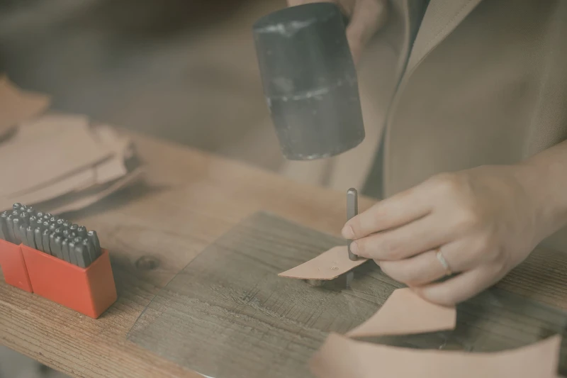 現場備有碎皮料歡迎觀者體驗