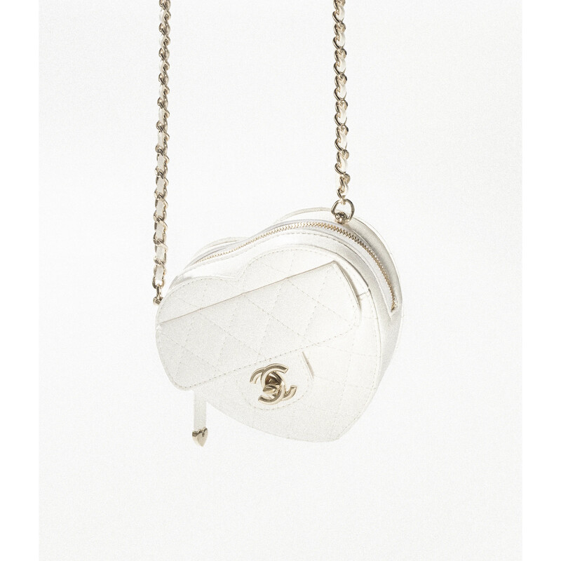 Chanel練子愛心包，NT$ 99,100（容量與前一款心型包小一些）