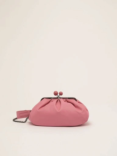 Weekend Max Mara點心包,NT 19,900 Weekend Max Mara點心包,NT 19,900