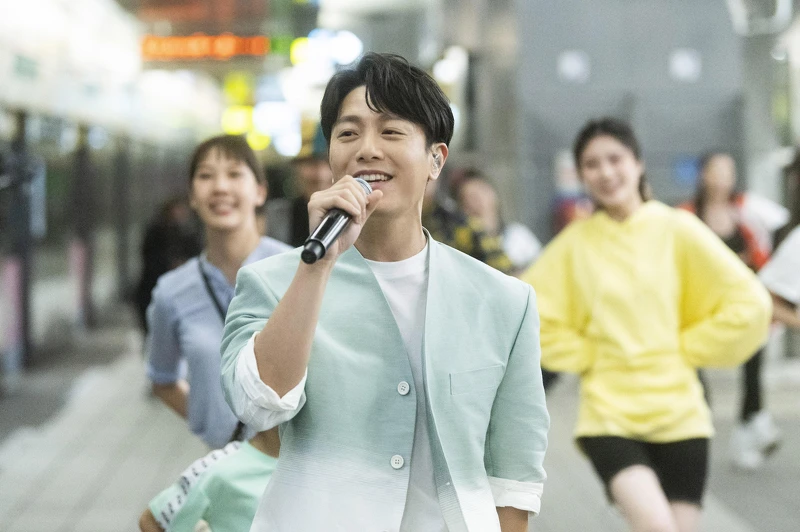 這個前所未有的進站音樂包場一日限定快閃活動,韋禮安也邀請知名人聲樂團—尋人啟事合作拍攝了一支有趣的多閃影片來應援打氣(影片在安全與防疫考量前提下拍攝完成)。 這個前所未有的進站音樂包場一日限定快閃活動,韋禮安也邀請知名人聲樂團—尋人啟事合作拍攝了一支有趣的多閃影片來應援打氣(影片在安全與防疫考量前提下拍攝完成)。