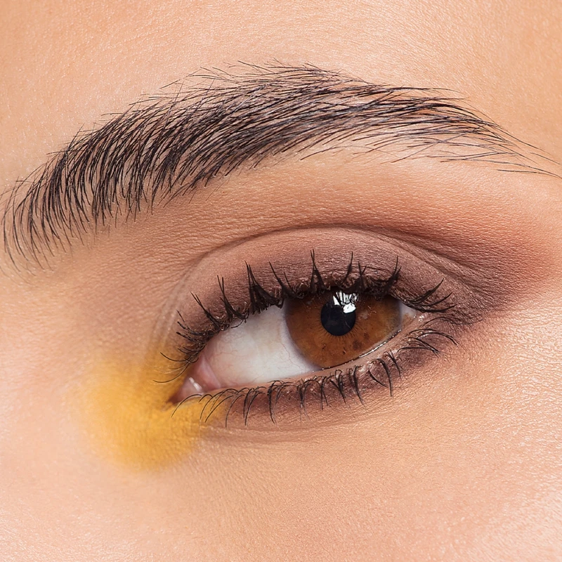 MAKE UP FOR EVER藝術大師9色眼彩盤(#001薑汁芒果金),NT1,500。