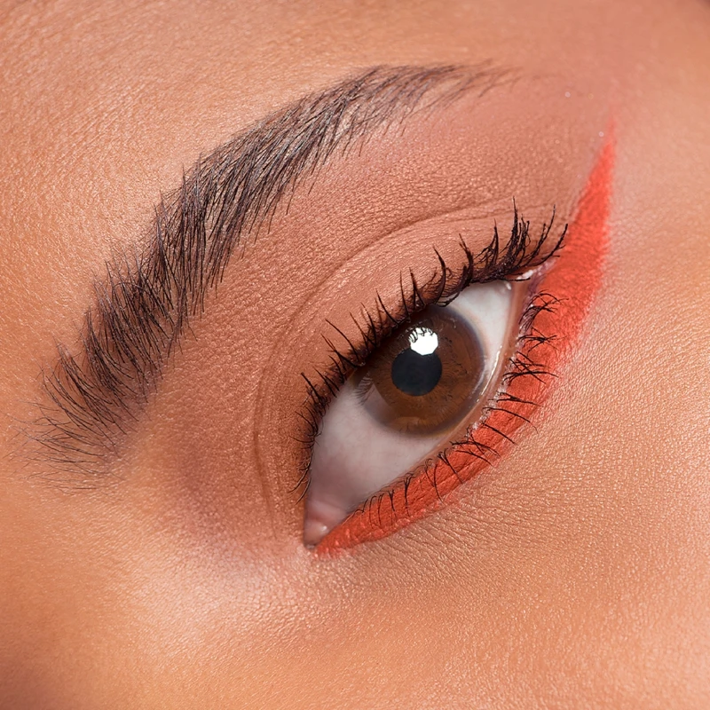 MAKE UP FOR EVER藝術大師9色眼彩盤(#003琥珀珊瑚),NT1,500。