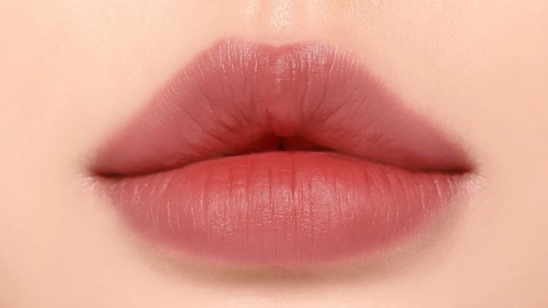 I’M MEME我愛甜點極霧烤茶唇膏(#10豆沙烤茶)實擦。 I’M MEME我愛甜點極霧烤茶唇膏(#10豆沙烤茶)實擦。