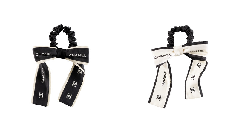 Chanel字樣蝴蝶結飾髮帶,NT$13,500 Chanel字樣蝴蝶結飾髮帶,NT$13,500