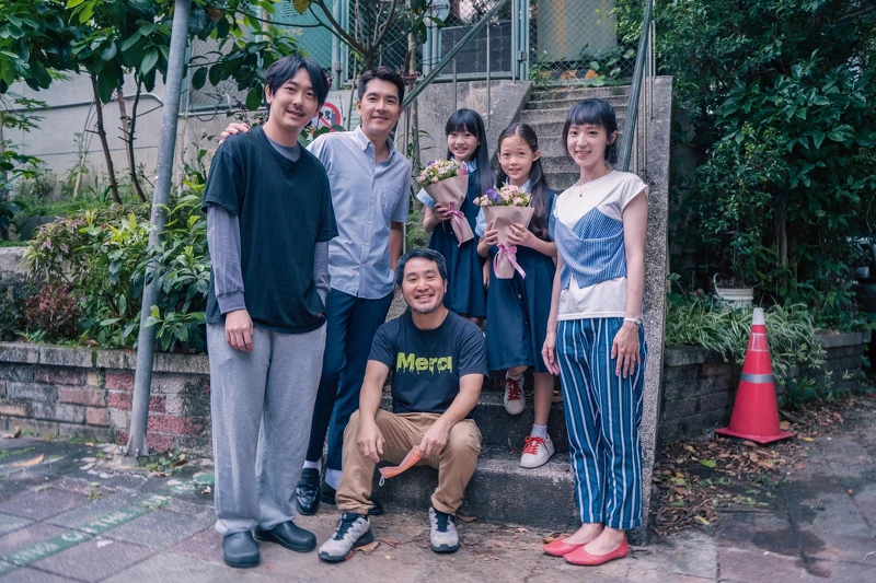 《你,敢不敢?》驚悚懸疑系列影集,搶先公開《隔壁女兒的書包》單元卡司,導演李中(左三)攜施名帥(左一)、林子熙(右一)、王傳一(左二)打頭陣 《你,敢不敢?》驚悚懸疑系列影集,搶先公開《隔壁女兒的書包》單元卡司,導演李中(左三)攜施名帥(左一)、林子熙(右一)、王傳一(左二)打頭陣