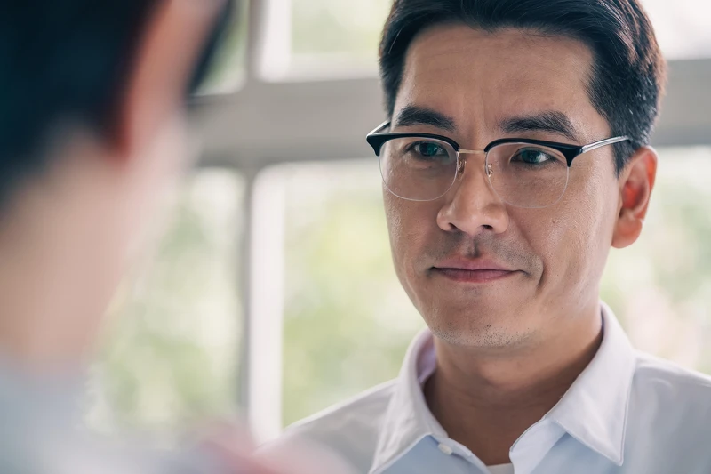 《你,敢不敢?》驚悚懸疑系列影集,王傳一首次挑戰類型劇,在《隔壁女兒的書包》單元飾演神秘的房東 《你,敢不敢?》驚悚懸疑系列影集,王傳一首次挑戰類型劇,在《隔壁女兒的書包》單元飾演神秘的房東