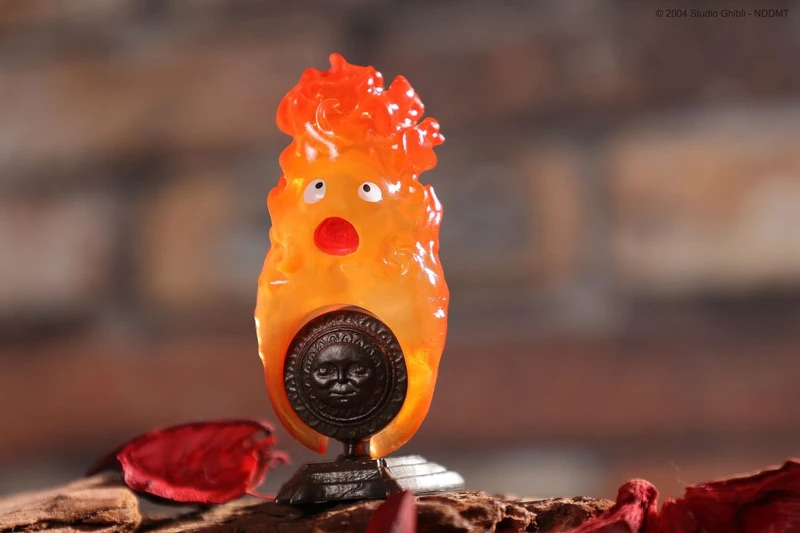 【百態精選 霍爾的移動城堡 卡西法戒指】隨附精緻的專用戒指架,擺上即可當作收藏展示。 【百態精選 霍爾的移動城堡 卡西法戒指】隨附精緻的專用戒指架,擺上即可當作收藏展示。