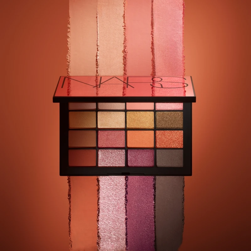 NARS炙夏高潮16色眼彩盤情境圖。 NARS炙夏高潮16色眼彩盤情境圖。