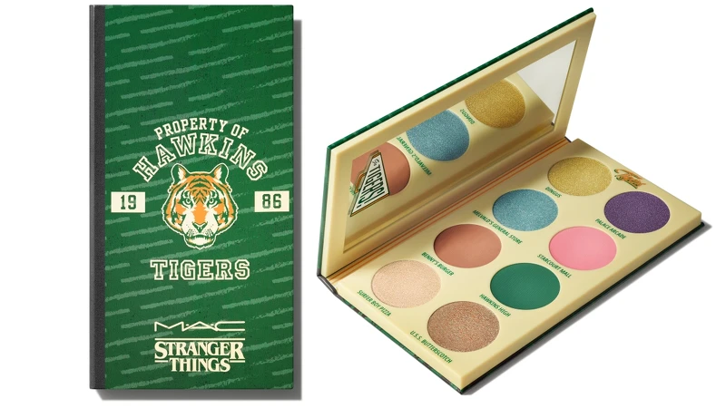 M.A.C X STRANGER THINGS怪奇物語聯名八色眼影盤(#1986霍金斯高校),NT1,900。 M.A.C X STRANGER THINGS怪奇物語聯名八色眼影盤(#1986霍金斯高校),NT1,900。