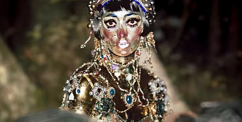 《吉巴羅》水中女妖瑰麗現身 《吉巴羅》水中女妖瑰麗現身