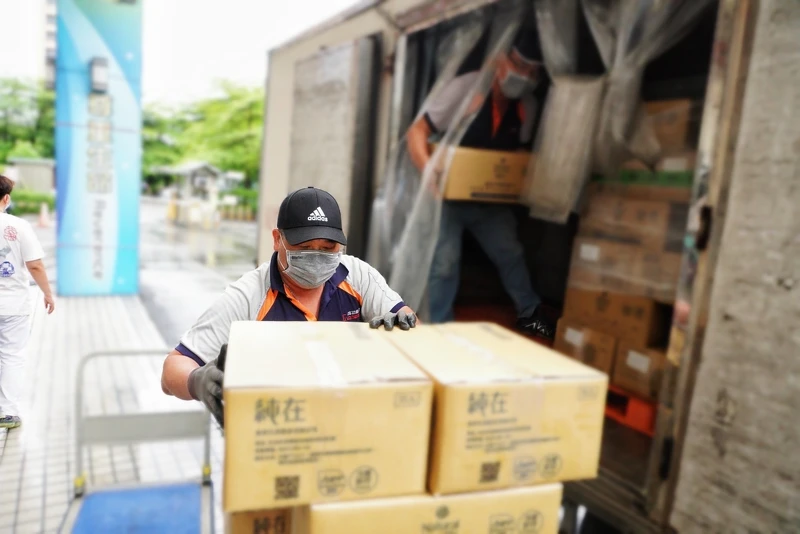 特別感謝「成功物流」夥伴細心呵護的溫度保護，才有很珍貴的那一口，喝下去的新鮮感與幸福感。