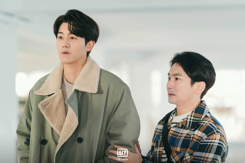 《流星》李己雨（左）飾演過度入戲的演員安俊浩