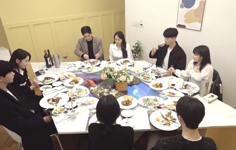 4對現任情侶、8位男女成員初次見面氣氛尷尬 4對現任情侶、8位男女成員初次見面氣氛尷尬