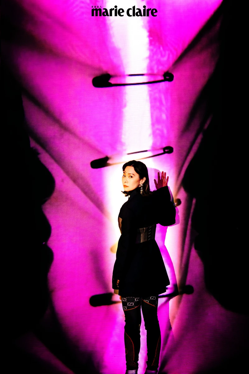 印花運動上衣、印花運動長褲、深藍色西裝外套,all by Gucci 印花運動上衣、印花運動長褲、深藍色西裝外套,all by Gucci