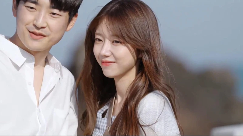 《換乘戀愛》成員金普玹與先浩民 《換乘戀愛》成員金普玹與先浩民