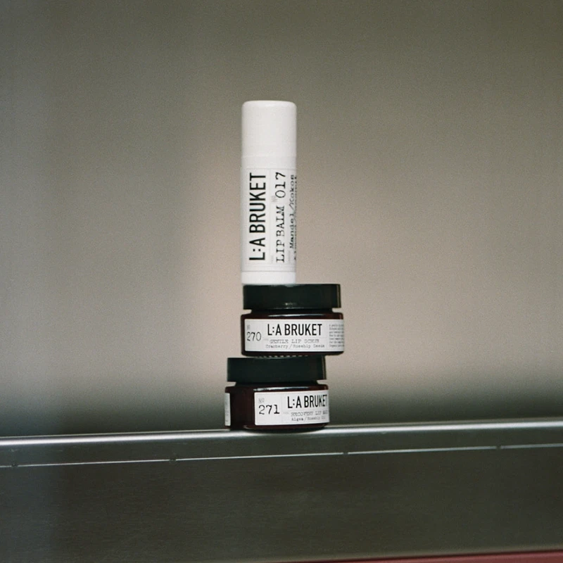 瑞典溫柔保養品牌La Bruket，打造完整的唇部保養三步驟。