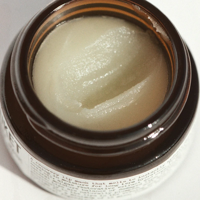 L:a Bruket 271海藻修護潤澤唇膜質地。